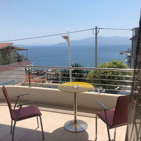 Xhulio Apartments Sarandë エクステリア 写真