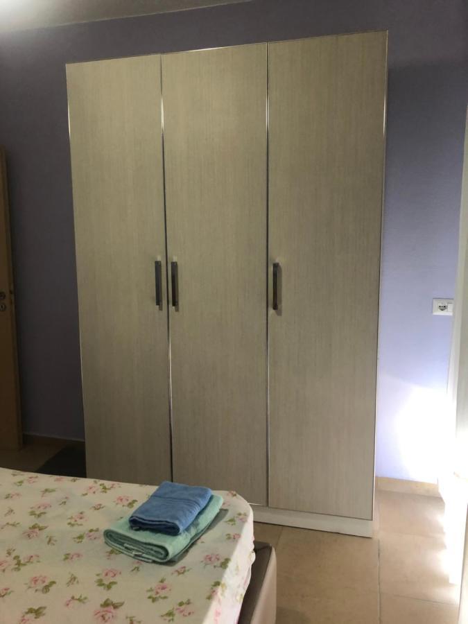 Xhulio Apartments Sarandë エクステリア 写真