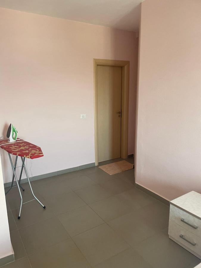 Xhulio Apartments Sarandë エクステリア 写真