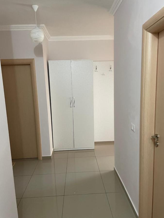Xhulio Apartments Sarandë エクステリア 写真