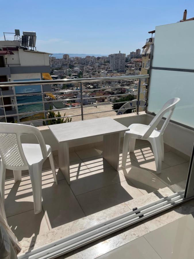 Xhulio Apartments Sarandë エクステリア 写真