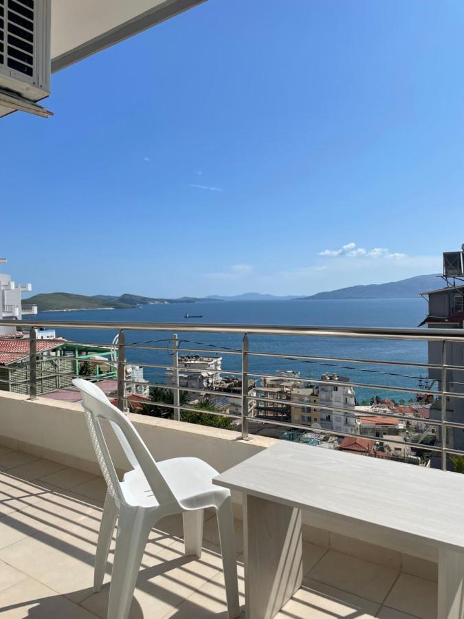 Xhulio Apartments Sarandë エクステリア 写真