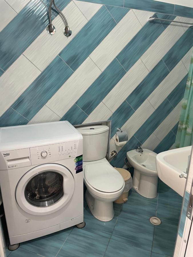 Xhulio Apartments Sarandë エクステリア 写真