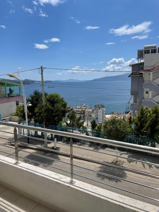 Xhulio Apartments Sarandë エクステリア 写真