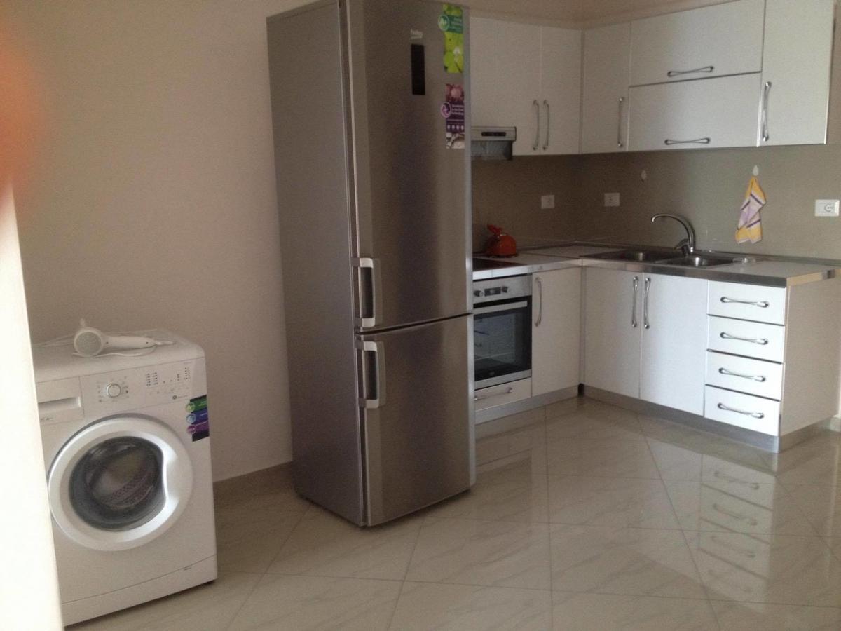 Xhulio Apartments Sarandë エクステリア 写真