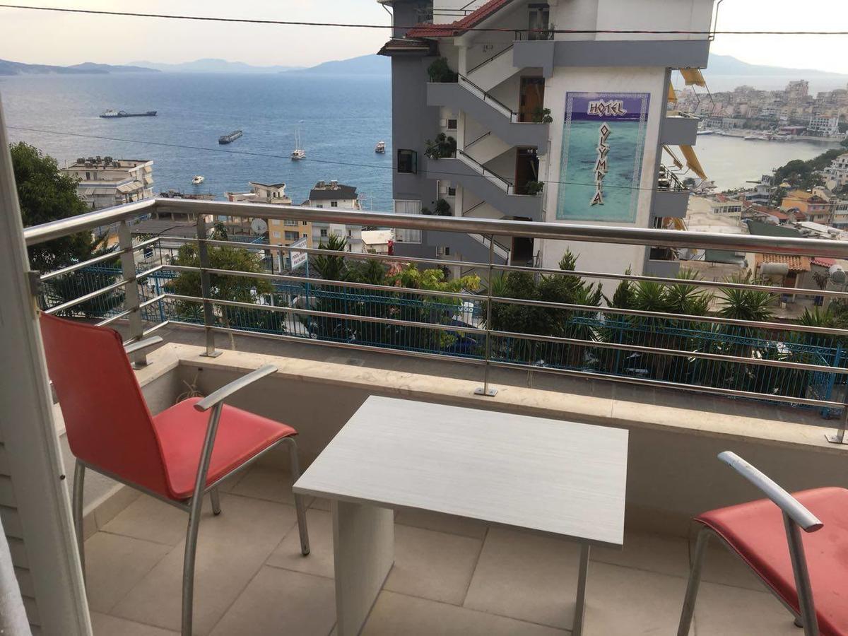Xhulio Apartments Sarandë エクステリア 写真