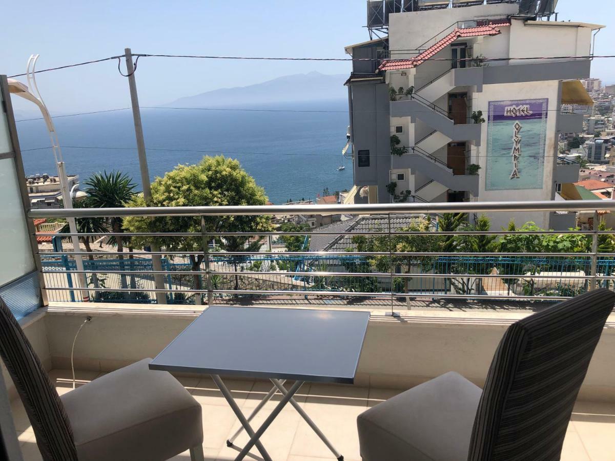 Xhulio Apartments Sarandë エクステリア 写真