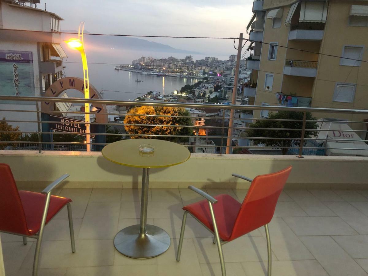 Xhulio Apartments Sarandë エクステリア 写真