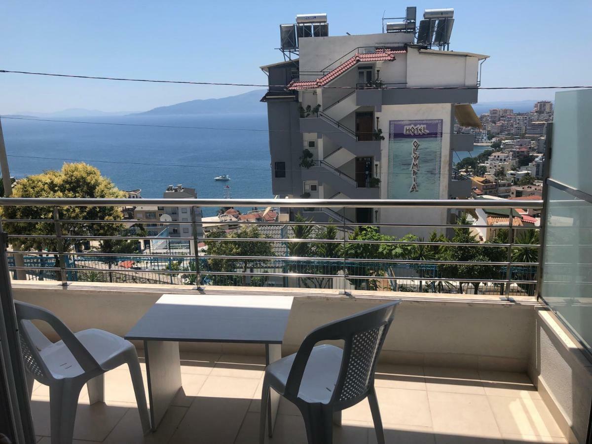 Xhulio Apartments Sarandë エクステリア 写真
